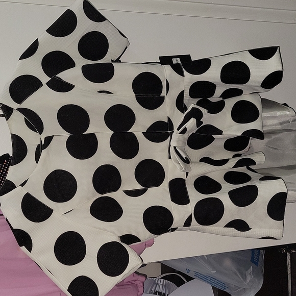 Top - Picture 2 of 2